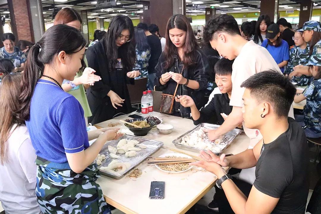 得到了学校后勤管理处饮食部中心以及丰贤餐饮管理有限公司的大力支